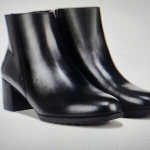 Naturalizer Bay Booties. Black Leather. NIB. Size 6.5